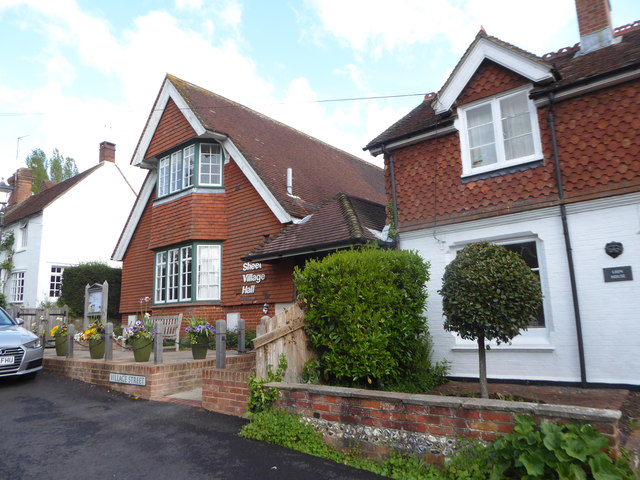 © Copyright Basher Eyre and licensed for reuse under this Creative Commons Licence.